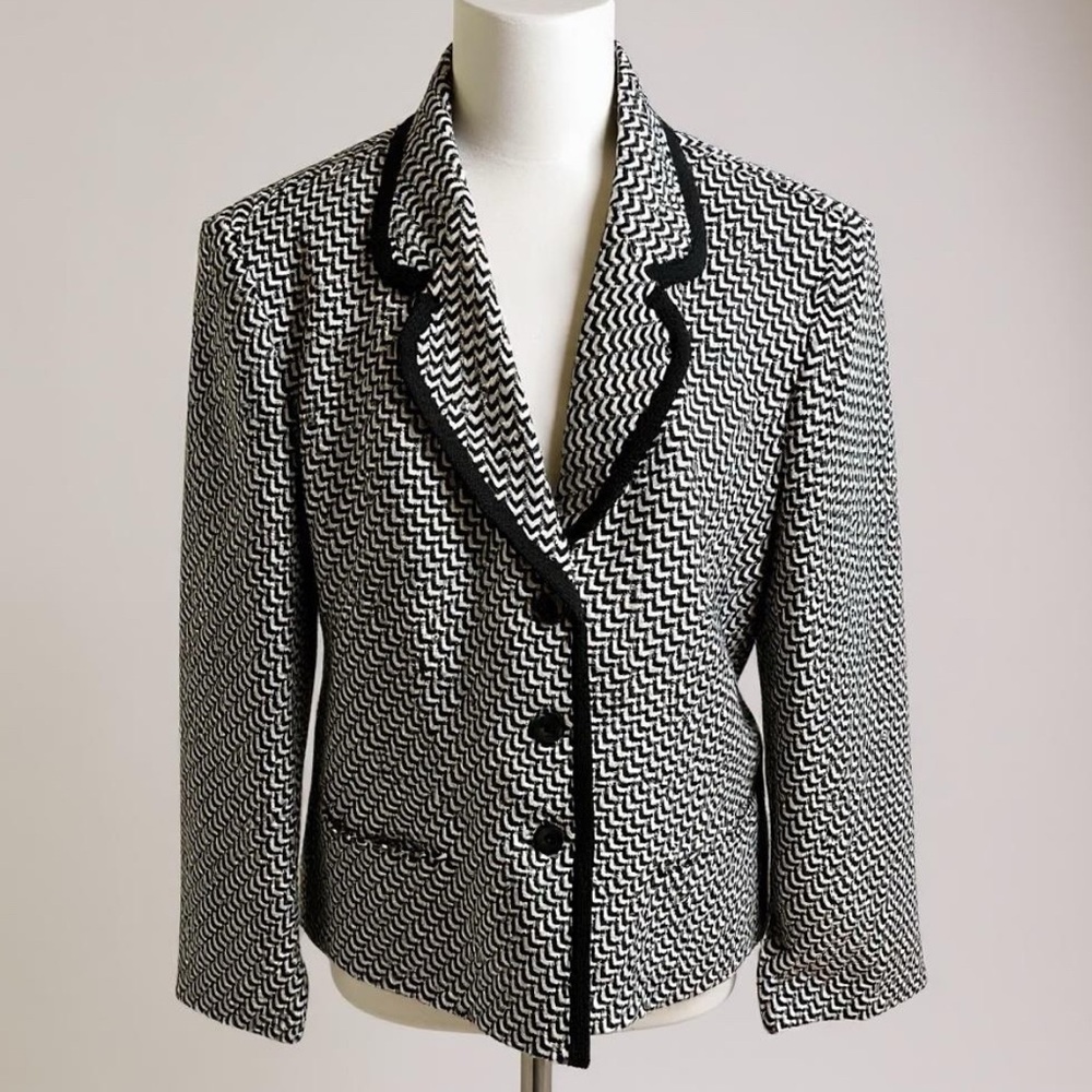 Kasper Women's Black and White Blazer. Size 10